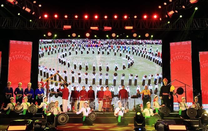 Tiết mục biểu diễn của đoàn nghệ thuật tỉnh Phú Thọ. Ảnh: Tuấn Anh - TTXVN