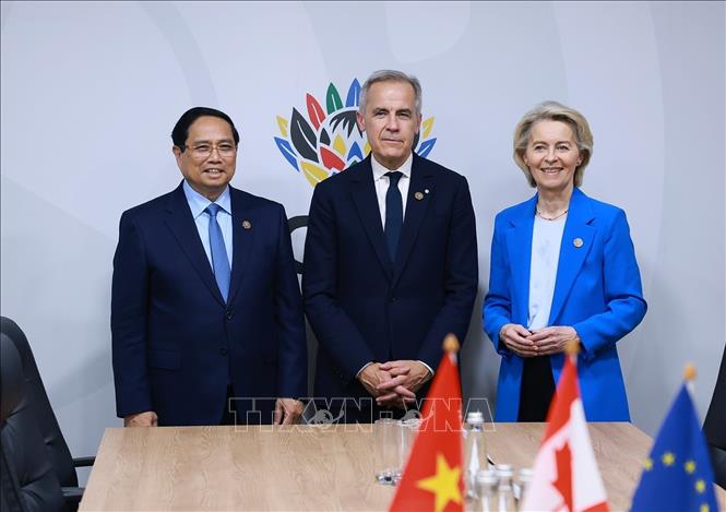 Thủ tướng Phạm Minh Chính tham dự cuộc gặp giữa Thủ tướng Canada Mark Carney và Chủ tịch Ủy ban châu Âu (EU) Ursula von der Leyen về Hiệp định Đối tác Toàn diện và Tiến bộ xuyên Thái Bình Dương (CPTPP). Ảnh: Dương Giang-TTXVN