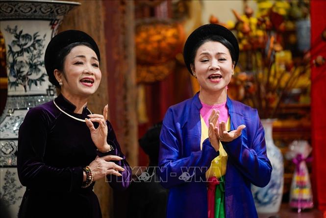 Chương trình được biểu diễn không gian đặc trưng của phố cổ Hà Nội giới thiệu những tinh hoa cổ nhạc Việt Nam tới người dân và du khách. Ảnh: Khánh Hoà - TTXVN