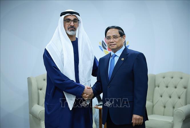 Prime Minister Pham Minh Chinh meets Khaled bin Mohamed bin Zayed Al Nahyan, Crown Prince of Abu Dhabi of the United Arab Emirates (UAE). VNA Photo: Dương Giang