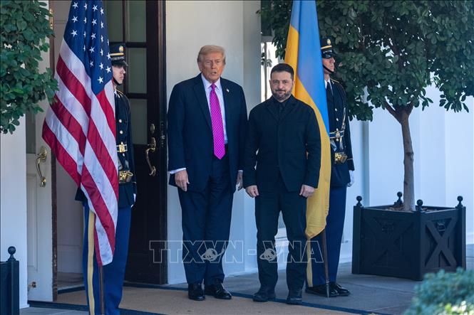(Tư liệu) Tổng thống Mỹ Donald Trump và Tổng thống Ukraine Volodymyr Zelensky tại cuộc gặp ở Nhà Trắng, Washington, D.C., ngày 17/10/2025. Ảnh: THX/TTXVN