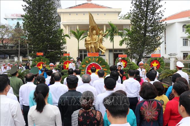 Lãnh đạo Thành phố Hồ Chí Minh dâng hương tưởng niệm các Anh hùng liệt sỹ tại Di tích Lịch sử văn hóa cấp Quốc gia 