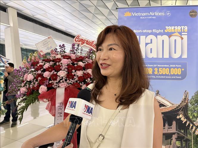 Bà Susian, một trong những hành khách trên chuyến bay thẳng đầu tiên của Vietnam Airline từ Jakarta đi Hà Nội. Ảnh: Minh Thái - Phóng viên TTXVN tại Indonesia