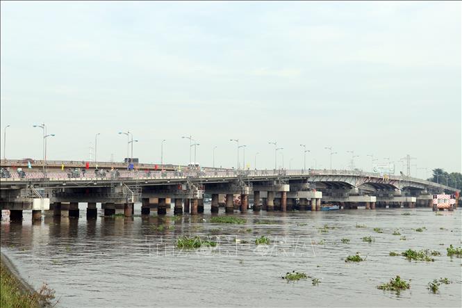 Cầu Bình Triệu 1 đáp ứng tĩnh không thông thuyền cầu lên cấp II, đạt là 50x7m. Ảnh: Tiến Lực - TTXVN