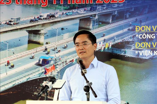 Giám đốc Sở Xây dựng Thành phố Hồ Chí Minh Trần Quang Lâm phát biểu tại buổi lễ. Ảnh: Tiến Lực - TTXVN