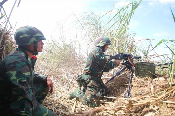 Tình huống diễn tập thực binh. Ảnh: Duy Khương – TTXVN