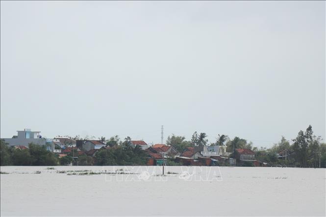 Đến sáng 23/11, một số khu vực dân cư phường Đông Hòa, tỉnh Đắk Lắk vẫn còn ngập sâu. Ảnh: Tuấn Anh – TTXVN