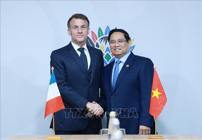Thủ tướng Phạm Minh Chính gặp Tổng thống Pháp Emmanuel Macron. Ảnh: Dương Giang-TTXVN 
