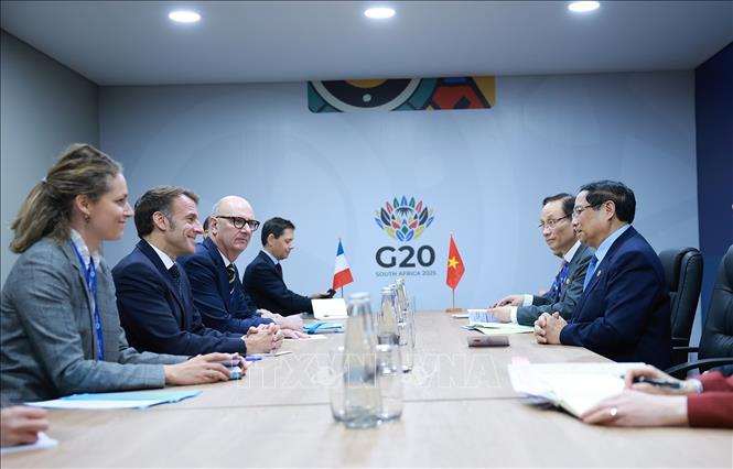 Thủ tướng Phạm Minh Chính gặp Tổng thống Pháp Emmanuel Macron. Ảnh: Dương Giang-TTXVN 
