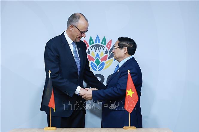 Thủ tướng Phạm Minh Chính gặp Thủ tướng Đức Friedrich Merz. Ảnh: Dương Giang-TTXVN 
