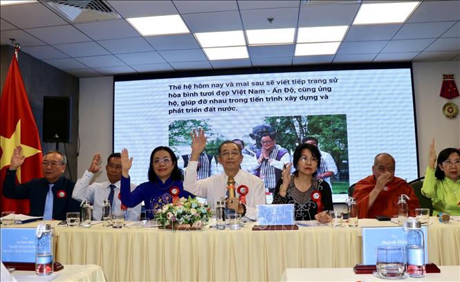 Các đại biểu biểu quyết hiệp thương tại Đại hội Hội hữu nghị Việt Nam - Ấn Độ Thành phố Hồ Chí Minh lần thứ nhất, nhiệm kỳ 2025-2030. Ảnh: Thanh Vũ-TTXVN 