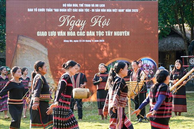 Các tiết mục văn hoá, nghệ thuật của các dân tộc Tây Nguyên. Ảnh: Khánh Hoà - TTXVN