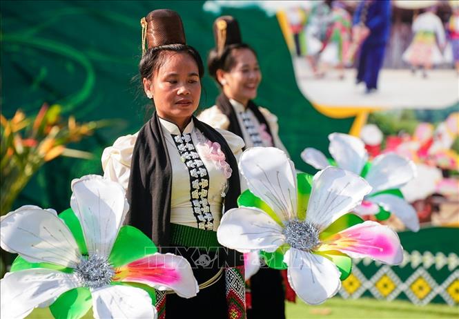 Tiết mục văn hoá, nghệ thuật của các dân tộc phía Bắc. Ảnh: Khánh Hoà - TTXVN