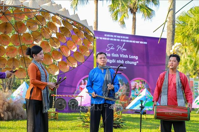 Giao lưu văn hoá nghệ thuật “Sắc màu văn hoá Vĩnh Long”. Ảnh: Khánh Hoà - TTXVN