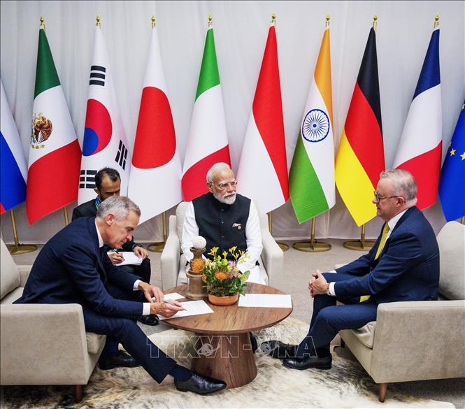 (Từ trái sang) Thủ tướng Canada Mark Carney, Thủ tướng Ấn Độ Narendra Modi và Thủ tướng Australia Anthony Albanese tại cuộc gặp bên lề Hội nghị thượng đỉnh G20 ở Johannesburg, Nam Phi ngày 23/11/2025. Ảnh: ANI/TTXVN