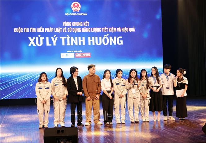 Đội Trường Đại học Kinh tế - Kỹ thuật Công nghiệp với phần thi xử lý tình huống. Ảnh: Trần Việt - TTXVN