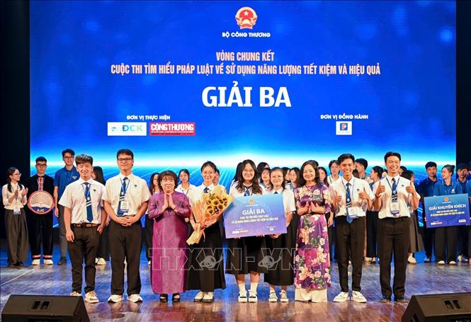 Đội Trường Đại học Công Thương Thành phố Hồ Chí Minh đạt giải Ba. Ảnh: Trần Việt - TTXVN