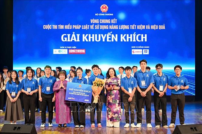 Đội Đại học Công nghiệp Hà Nội, Trường Đại học Điện lực đạt giải Khuyến khích. Ảnh: Trần Việt - TTXVN