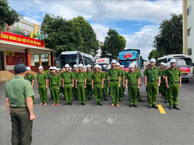 Lực lượng công an tỉnh Đắk Lắk trước giờ xuất quân. Ảnh: TTXVN phát