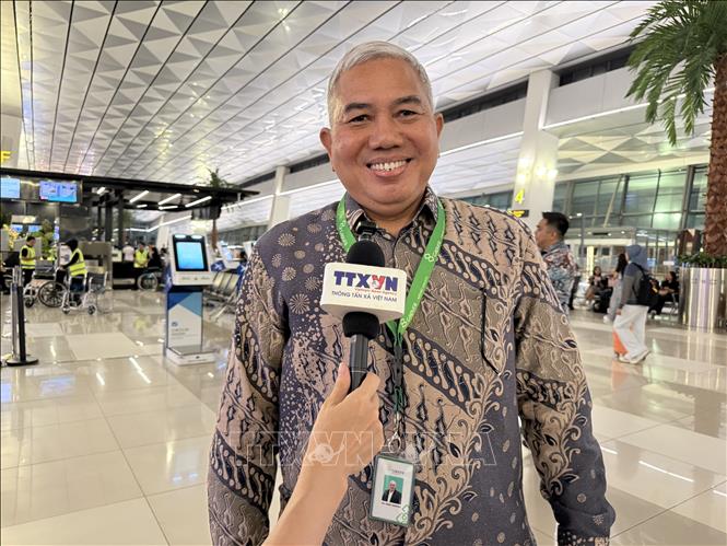 Made Hardika, director for human resources of Gapura Angkasa – Indonesia’s largest ground-handling service provider, speaks at the inauguration ceremony. VNA Photo: Minh Thái