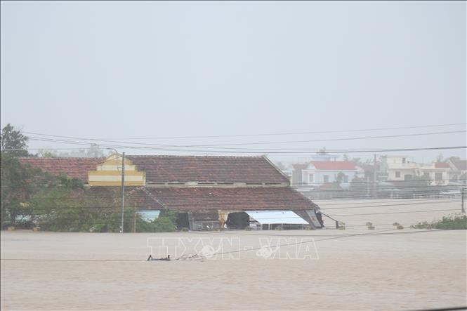  Mưa lũ trong những ngày qua khiến 39.517 lượt nhà bị ngập. Ảnh: Tuấn Anh - TTXVN