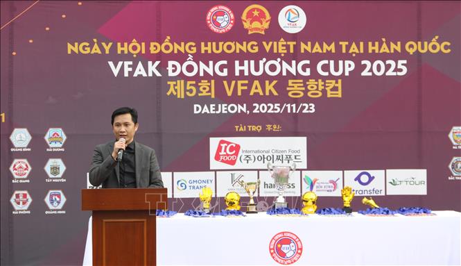 Ông Đoàn Quang Việt, Chủ tịch VFAK, phát biểu khai mạc giải. Ảnh: Đức Thắng - PV TTXVN tại Hàn Quốc
