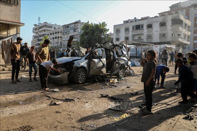 Phương tiện bị phá hủy sau cuộc không kích của Israel tại Gaza. Ảnh: THX/TTXVN