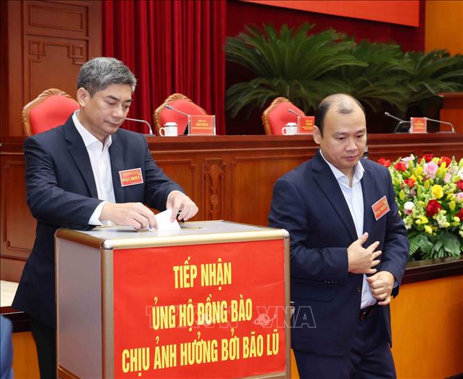 Đại biểu tham dự hội nghị quyên góp ủng hộ đồng bào bị ảnh hưởng bởi lũ lụt. Ảnh: Phương Hoa - TTXVN