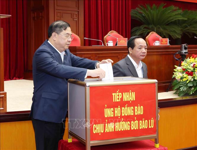 Đại biểu tham dự hội nghị quyên góp ủng hộ đồng bào chịu ảnh hưởng bởi lũ lụt. Ảnh: Phương Hoa - TTXVN