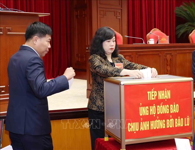 Đại biểu tham dự hội nghị quyên góp ủng hộ đồng bào chịu ảnh hưởng bởi bão lũ lụt. Ảnh: Phương Hoa - TTXVN