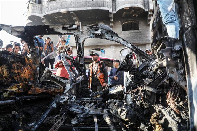 Phương tiện bị phá hủy sau cuộc không kích của Israel tại Gaza. Ảnh: THX/TTXVN