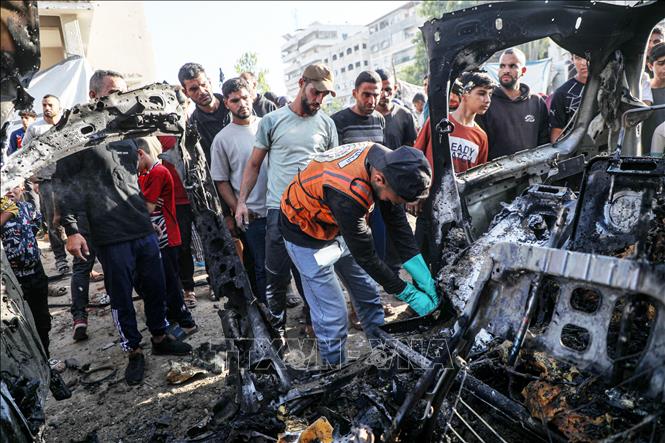 Phương tiện bị phá hủy sau cuộc không kích của Israel tại Gaza. Ảnh: THX/TTXVN