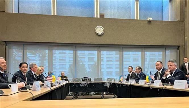 Phái đoàn Mỹ và Ukraine trong cuộc đàm phán tại Geneva, Thụy Sĩ ngày 23/11/2025. Ảnh: REUTERS/TTXVN