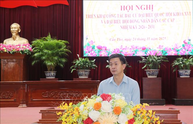 Ông Lê Quang Tùng, Ủy viên Trung ương Đảng, Bí thư Thành ủy, Trưởng ban Chỉ đạo công tác bầu cử thành phố Cần Thơ phát biểu tại hội nghị. Ảnh: Ngọc Thiện- TTXVN.