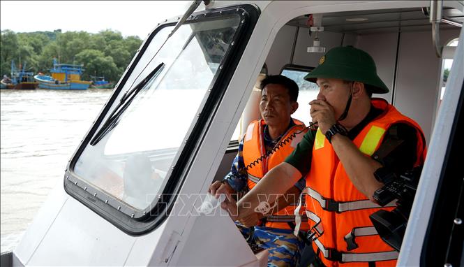 Đồn Biên phòng Thanh Hải ra quân tuần tra trên sông Phú Hài, phường Phú Thủy, tỉnh Lâm Đồng. Ảnh: Hồng Hiếu - TTXVN