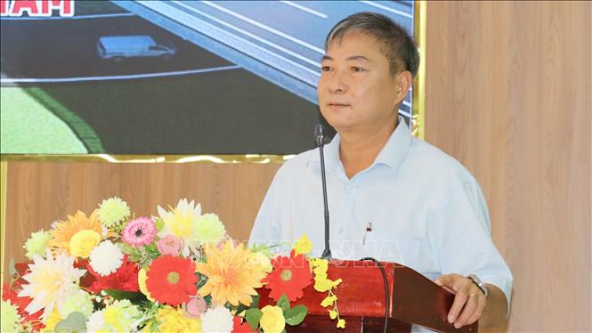 Bí thư Đảng ủy, Chủ tịch HĐND xã Đồng Tâm Đinh Văn Kỹ phát biểu chỉ đạo tại lễ ra quân. Ảnh: Nhật Bình - TTXVN.