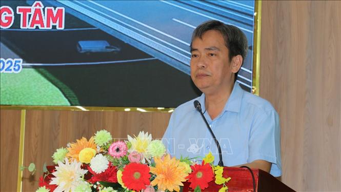 Phó Bí thư Đảng ủy, Chủ tịch UBND xã Đồng Tâm Nguyễn Thanh Phương phát biểu tại lễ ra quân. Ảnh: Nhật Bình – TTXVN