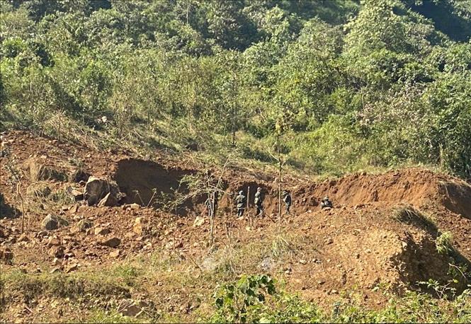 Toàn cảnh hiện trường quả bom M118, sau khi kích nổ thành công. Ảnh: Thanh Hải - TTXVN 