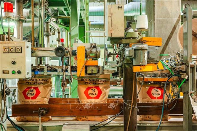 Hệ thống máy đóng bao tự động tại nhà máy TPC VINA. Ảnh: Hoàng Hiếu - TTXVN