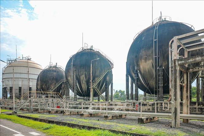 Hệ thống bồn chứa hoá chất của nhà máy TPC VINA tại KCN Gò Dầu (Đồng Nai). Ảnh: Hoàng Hiếu - TTXVN