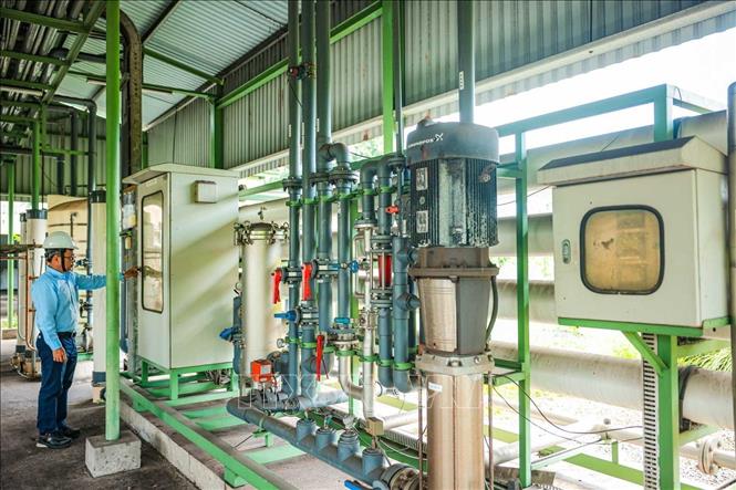 Khu vực RO – Tái chế nước thải, cung cấp nước cho dây chuyền sản xuất. Ảnh: Hoàng Hiếu - TTXVN
