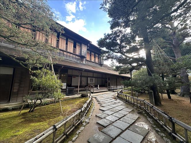 Bảo tàng vật phẩm văn hóa trong Kenrokuen được thiết kế theo phong cách truyền thống của Nhật Bản. Ảnh: Nguyễn Tuyến – PV TTXVN tại Nhật Bản