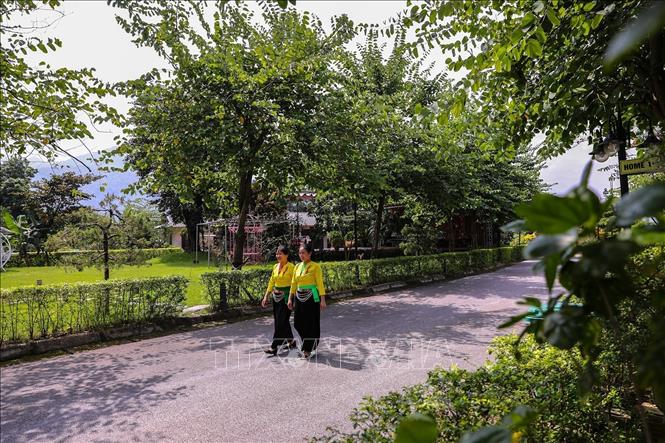 Các homestay tại xã Liên Sơn đã tạo việc làm cho lao động địa phương, góp phần gìn giữ và quảng bá những giá trị văn hóa dân tộc Mường đến với du khách. Ảnh: Trọng Đạt-TTXVN