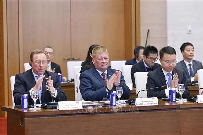 Đại diện doanh nghiệp của Hội đồng Kinh doanh Châu Âu - ASEAN (EU-ABC) dự cuộc làm việc. Ảnh: Doãn Tấn - TTXVN 