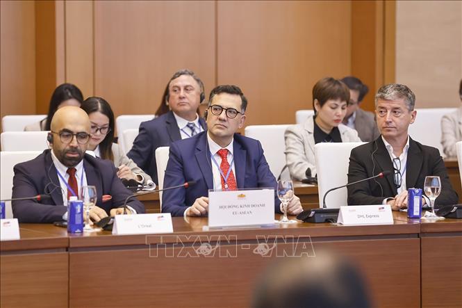 Đại diện doanh nghiệp của Hội đồng Kinh doanh Châu Âu - ASEAN (EU-ABC) dự cuộc làm việc. Ảnh: Doãn Tấn - TTXVN 