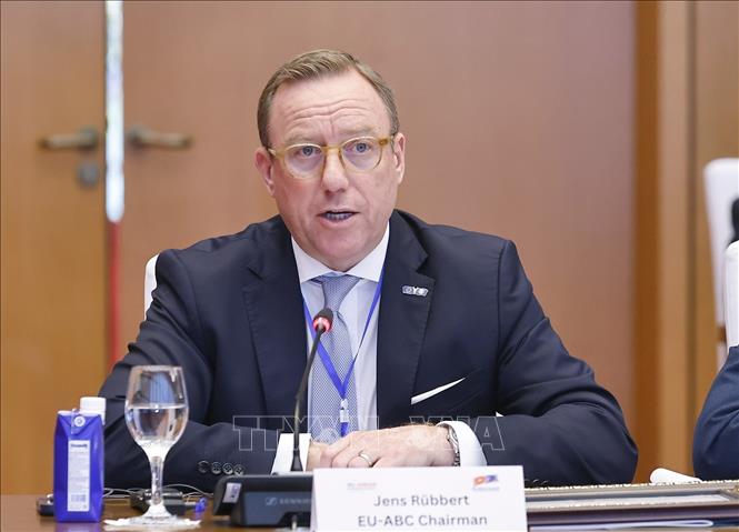 Ông Jens Ruebbert, Chủ tịch Hội đồng Kinh doanh Châu Âu - ASEAN (EU-ABC) phát biểu. Ảnh: Doãn Tấn - TTXVN 