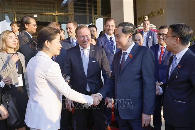 Chủ tịch Quốc hội Trần Thanh Mẫn với đại biểu. Ảnh: Doãn Tấn - TTXVN