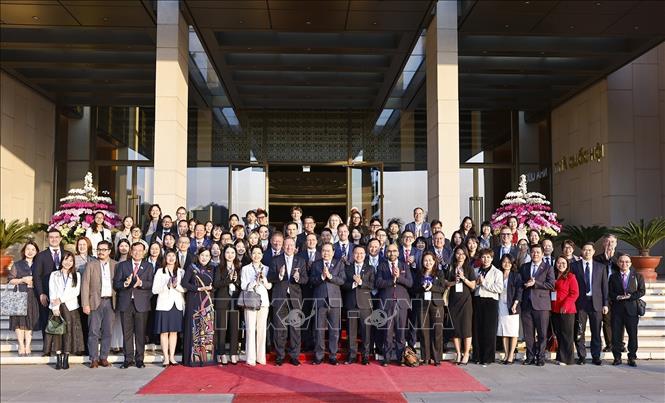 Chủ tịch Quốc hội Trần Thanh Mẫn với đại biểu. Ảnh: Doãn Tấn - TTXVN