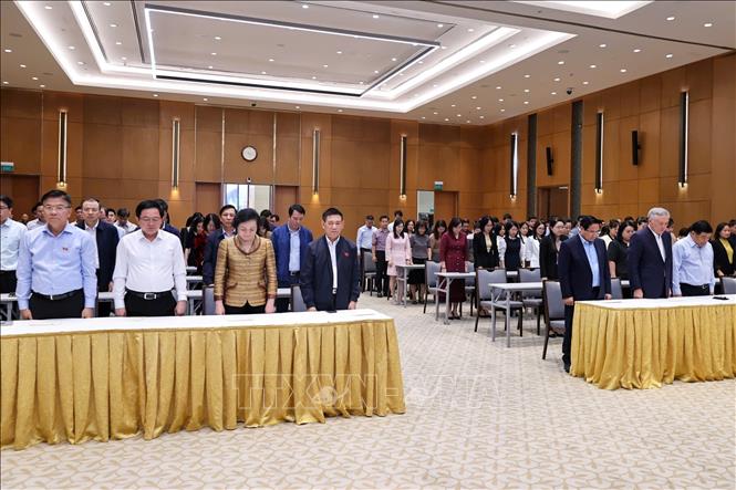 Thủ tướng Phạm Minh Chính, các Phó Thủ tướng và cán bộ, công chức, viên chức người lao động Văn phòng Chính phủ tưởng niệm đồng bào tử nạn do bão lũ. Ảnh: Dương Giang -TTXVN