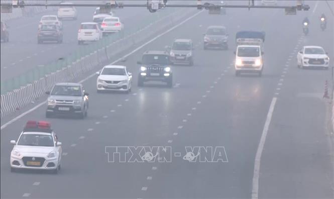 Khói mù bao phủ dày đặc tại New Delhi, Ấn Độ. Ảnh: ANI/TTXVN